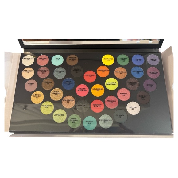 MAC 40 Shades of Pride Eyeshadow Vault Palette RARE HTF Limited Edition NEW - Picture 6 of 6